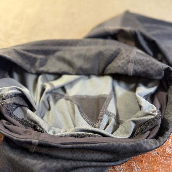 Lululemon Light Speed Tight Full-On Luxtreme Size 10 Black Snake Reflective - Picture 9 of 12